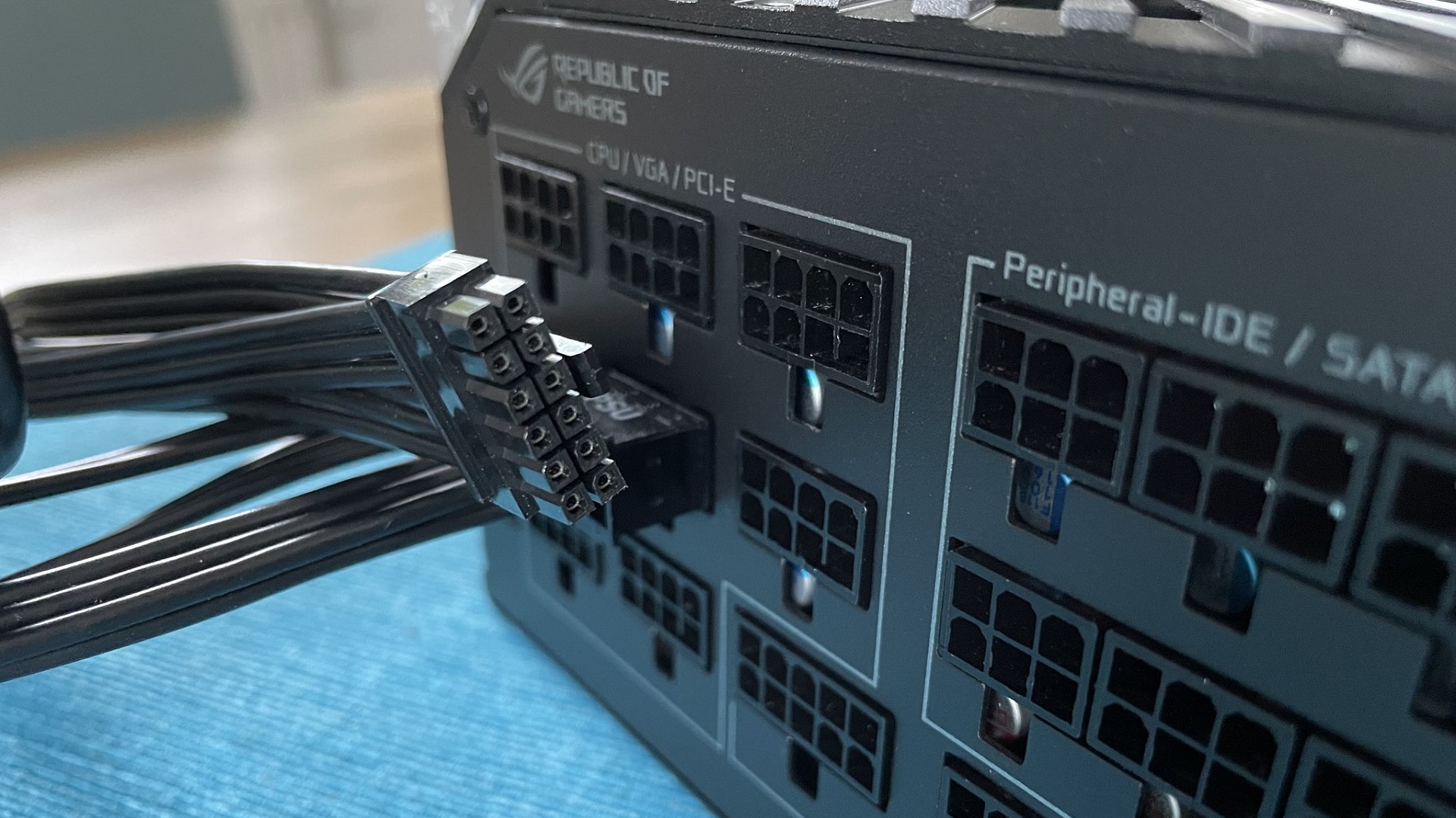 طول عمر محدود آداپتور PCIe هشت پین به ATX 12VHPWR در کارت‌های گرافیک RTX 40