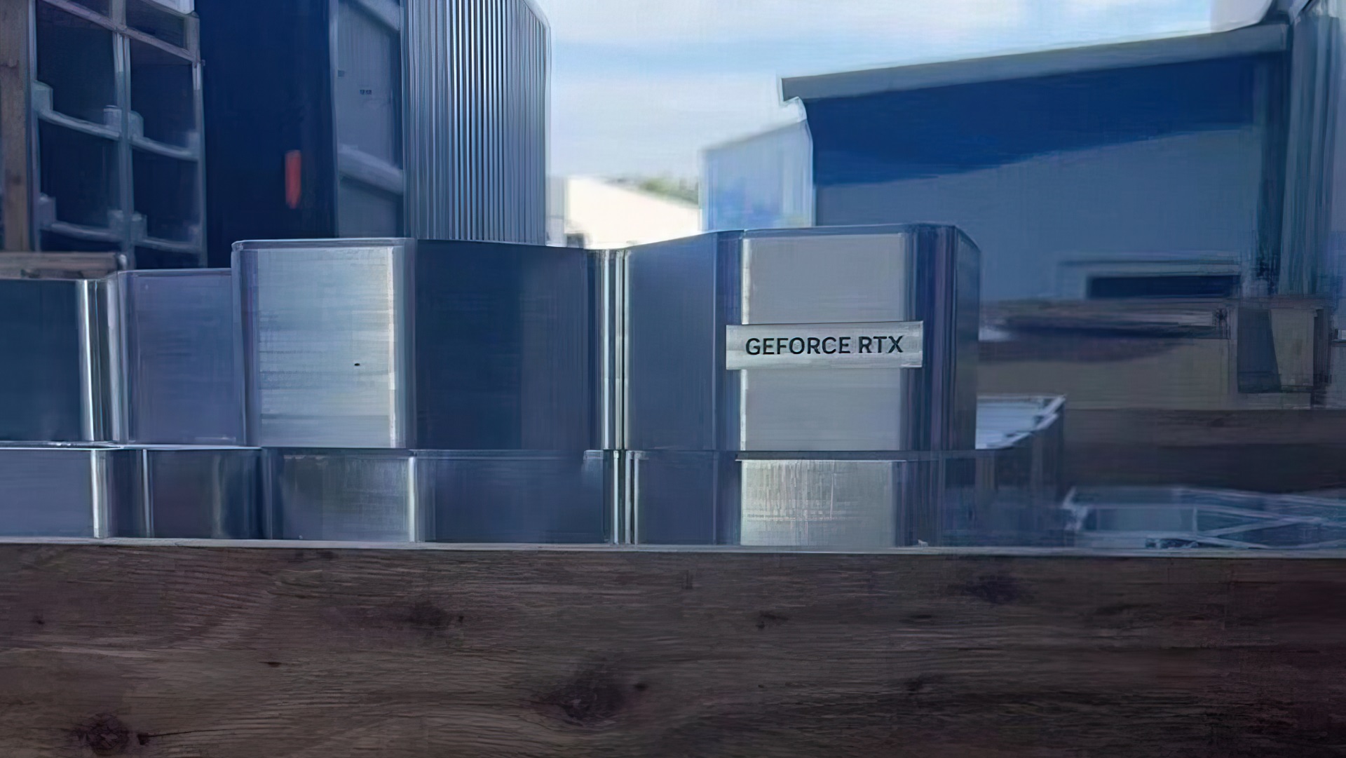 انتشار تصاویر خنک کننده بسیار بزرگ و چهار اسلاته کارت گرافیک ۹۰۰ واتی انویدیا