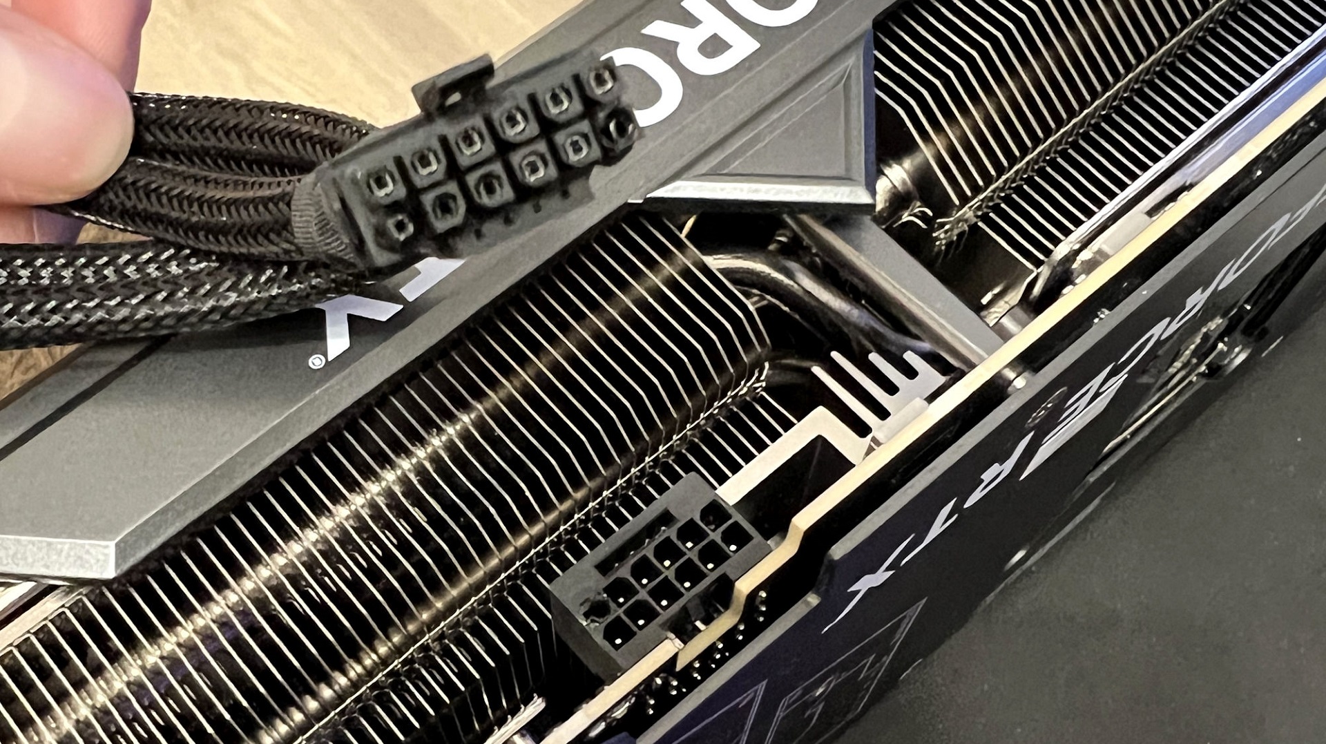 ذوب شدن کانکتور ۱۶ پین کارت گرافیک RTX 4090