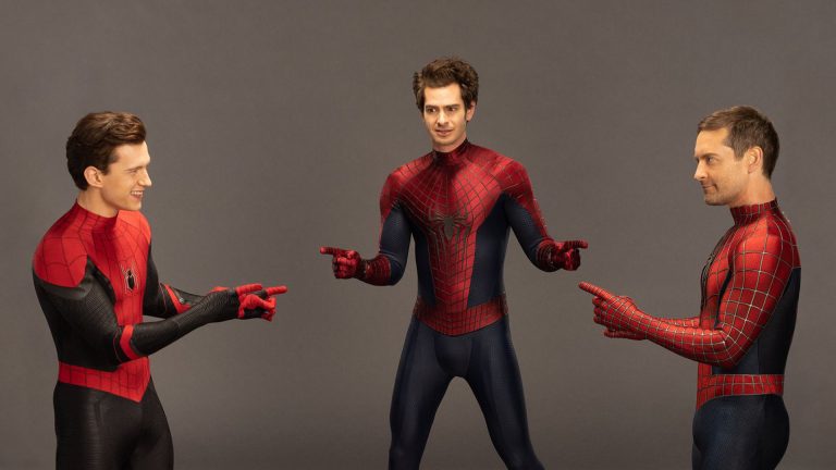 کلاه ایمنی راننده فرانسوی فرمول یک با طرح مرد عنکبوتی