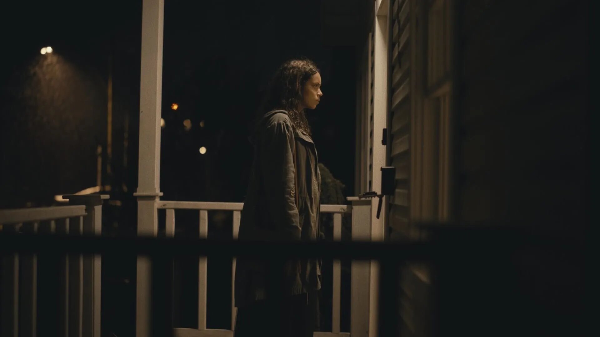 نقد فیلم بربریان (Barbarian) | سقوط به اعماق وحشت