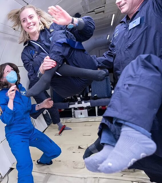 عکس | ۱۴ فضانورد دارای معلولیت در شرایط بی‌وزنی قرار گرفتند