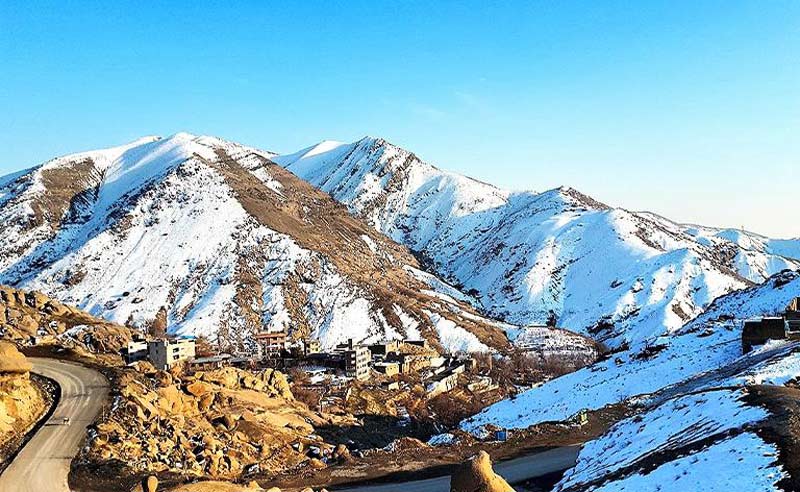 روستای وردیج میان دره کن پوشیده از برف