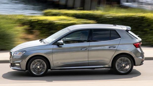 نمای کناری هاچ بک اروپایی Skoda Fabia