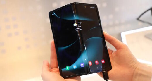 عکس |  نمایشگر موبایل جدید سامسونگ، ۳۶۰ درجه می‌چرخد