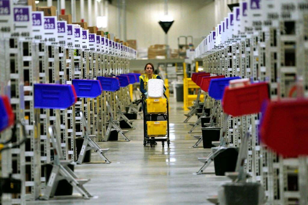 غول‌های فناوری پس از اخراج کارمندان، چه مزایایی را در اختیار آن‌ها قرار می‌دهند؟