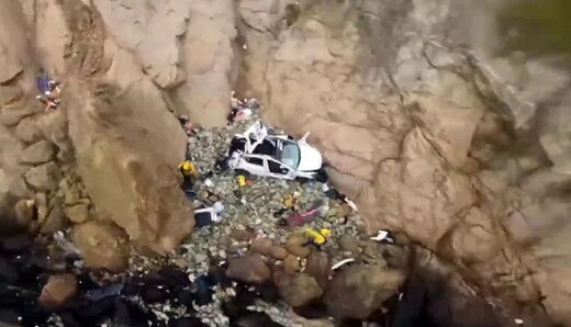 معجزه تسلا؛ نجات معجزه‌آسای جان ۴ سرنشین که از دره پایین افتادند/ عکس