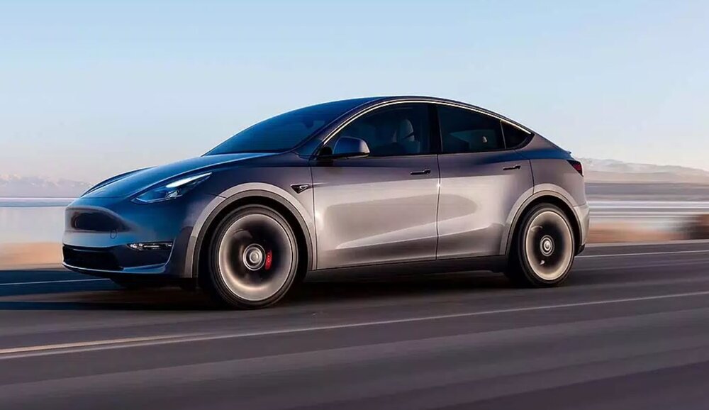 معجزه تسلا؛ نجات معجزه‌آسای جان ۴ سرنشین که از دره پایین افتادند/ عکس