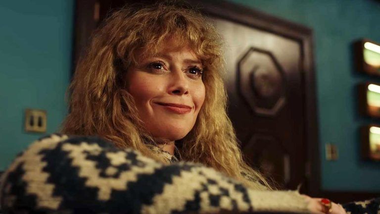 نمایش تواناییهای ناتاشا لیون در حل جنایتها در تریلر سریال Poker Face