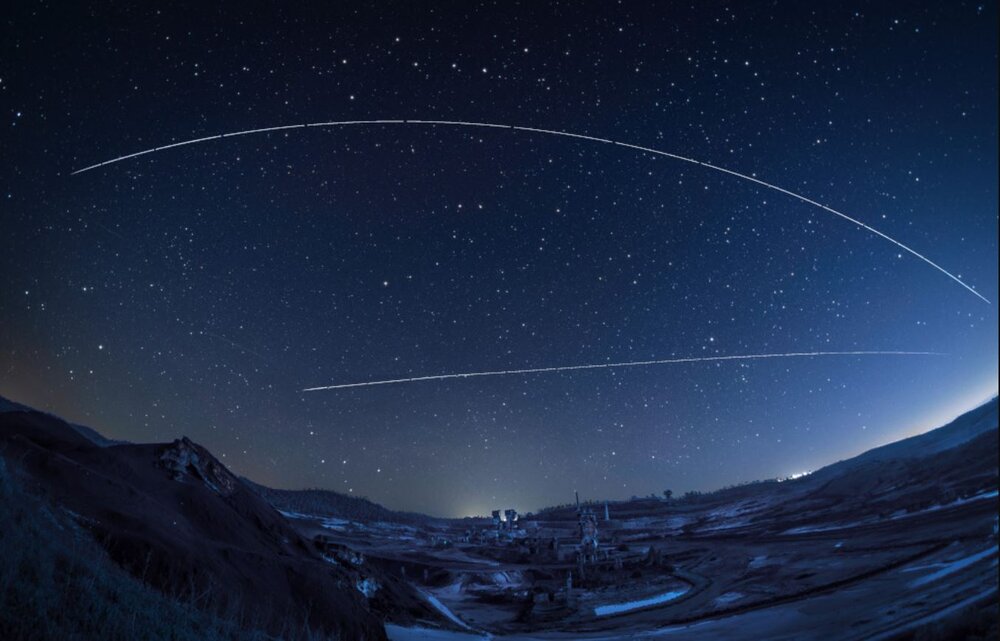 نورافشانی دیدنی ایستگاه فضایی در آسمان شب / عکس