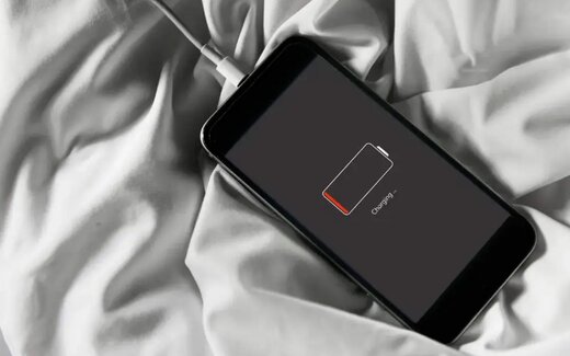 کار غیراخلاقی فیسبوک با موبایل کاربران