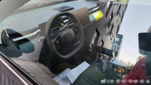 خودرو هاچ بک برقی زیکر ایکس