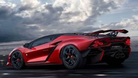 نمای کناری سوپرکار لامبورگینی Invencible