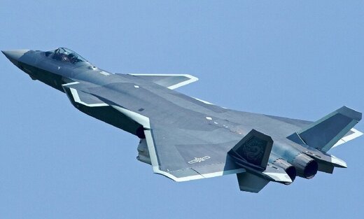 عکس| قدرتنمایی رقیب چینی سوخو روسی و F-22 و F-35 آمریکایی