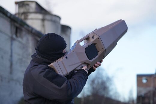 اسلحه عجیب و غریب ژاپنی برای شکار پهپادها / عکس