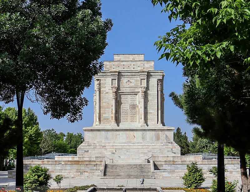 آرامگاه فردوسی در میان باغ توس با درختان سرسبز