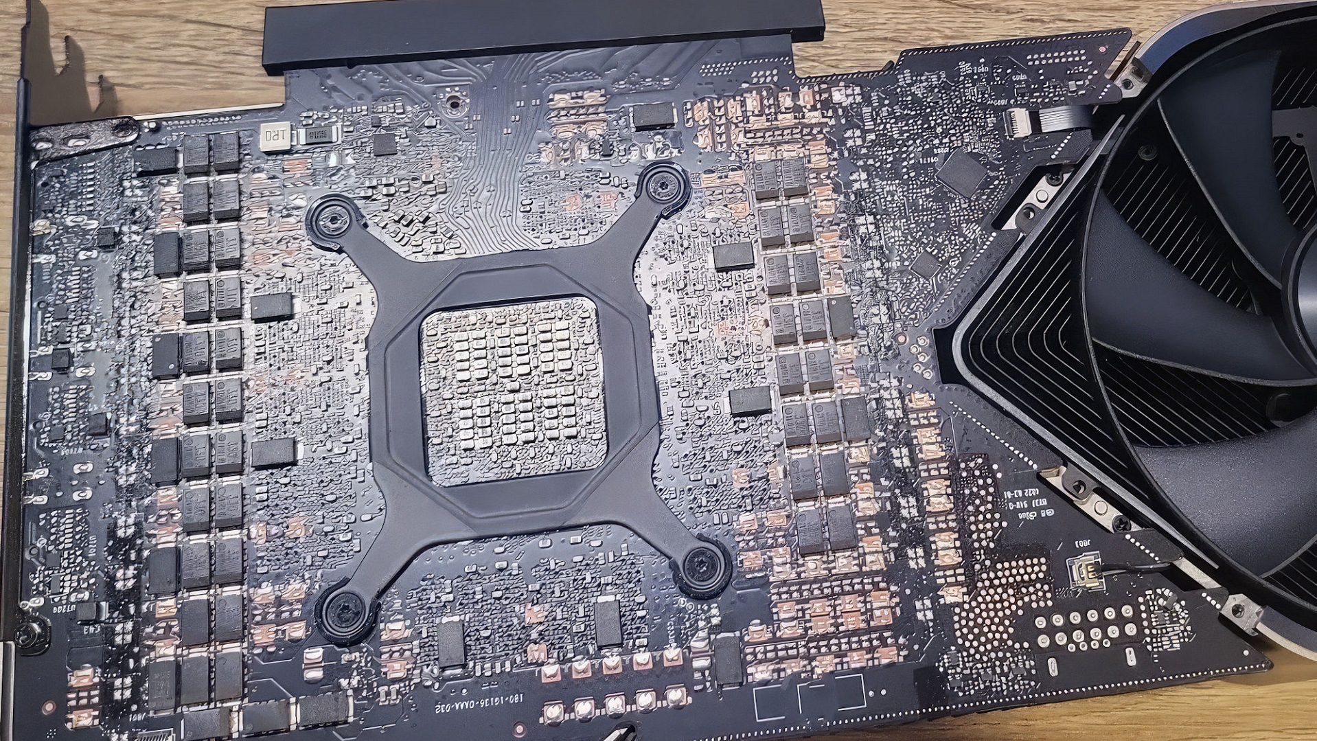 تغییر بی‌سروصدای پردازنده گرافیکی RTX 4090 به AD102-301