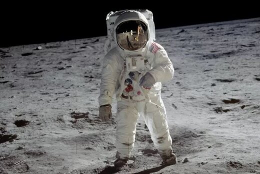 رونمایی از لباس جدید فضانوردان برای سفر به ماه / عکس