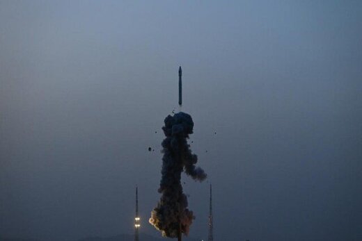 عملکرد خیره‌کننده موشک ۲۱ متری چینی / عکس
