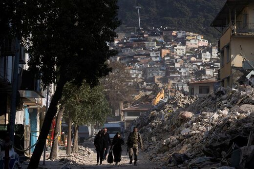 عکس | بمب کشنده در مناطق ویران از زلزله ترکیه و سوریه!