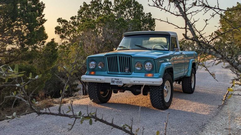 جیپ سیمرغ 1966