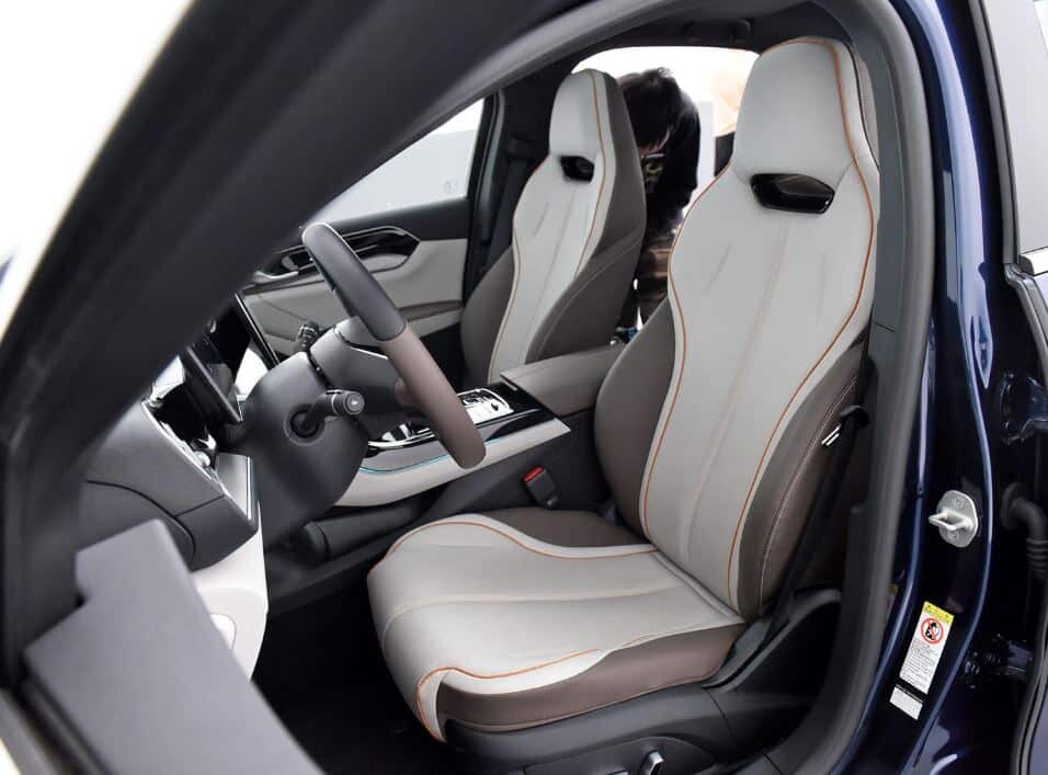 خودروی چینی که بنز و بیاموهای را به چالش میکشد!/ عکس