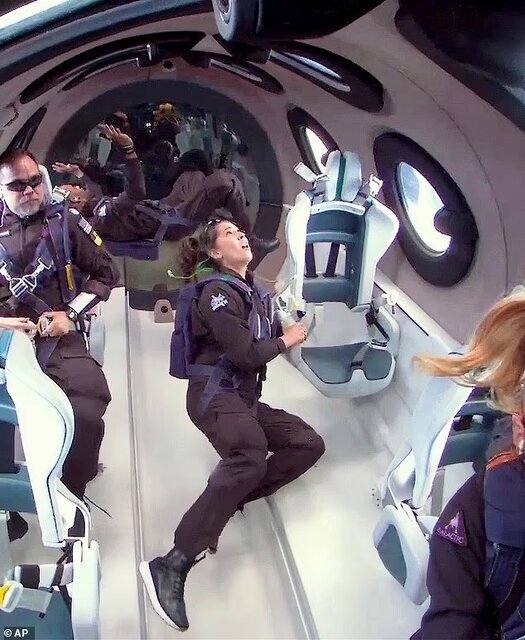 بلیت ۲۲ میلیارد تومانی هواپیما برای تماشای منظره‌ای بی‌نظیر / عکس