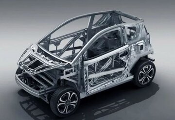 قدرت خارقالعاده ماشین کوچک/ تانک هم حریفش نشد!/ عکس