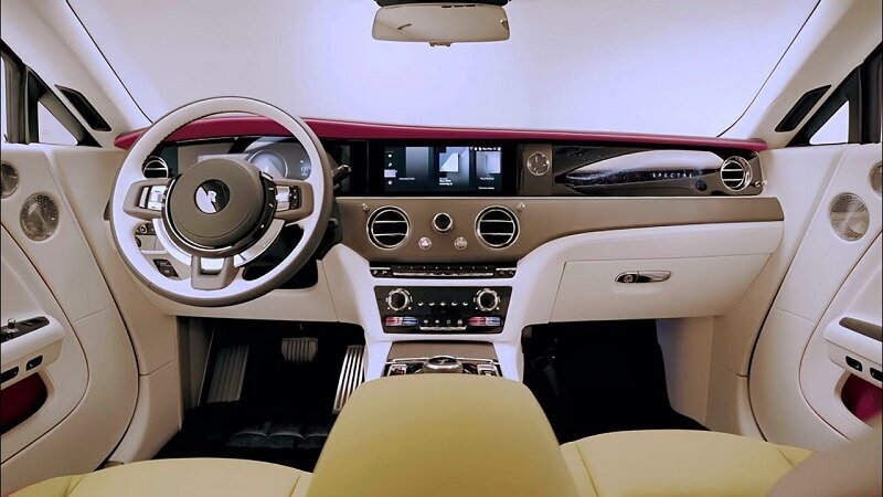 هجوم مردم برای خرید یک ماشین لوکس/ پیشفروش تا ۲ سال پر شد/ عکس