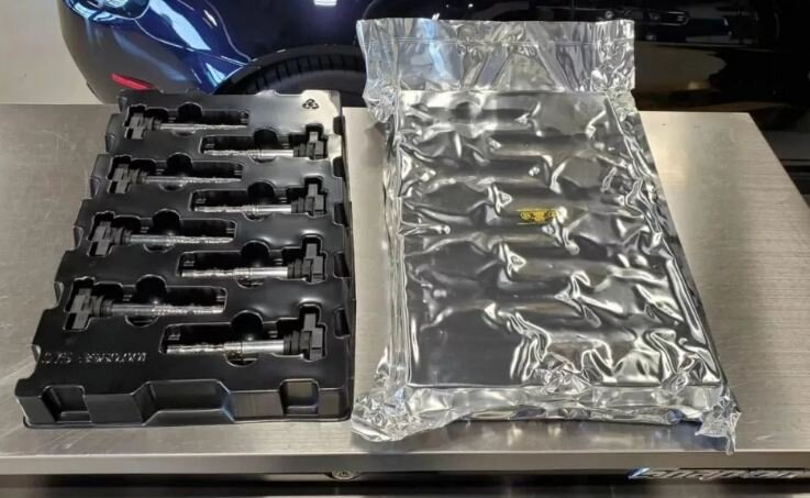 یک میلیارد تومان، فقط برای شمع و کوئل این ماشین/ عکس