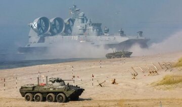 بزرگترین هواناو جهان در روسیه با تسلیحات نابودگر/  هیولای دوزیست/ عکس