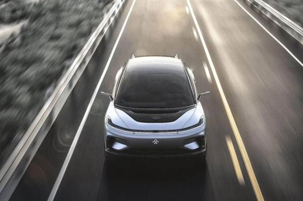 خودروی ۱۵ میلیارد تومانی مجهز به اینترنت ماهوارهای / عکس