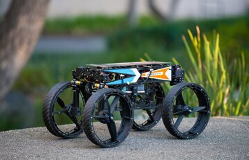 دانشمندان ایرانی در آمریکا ربات تبدیل‌شونده ساختند/ راه می‌رود و پرواز می‌کند/ عکس