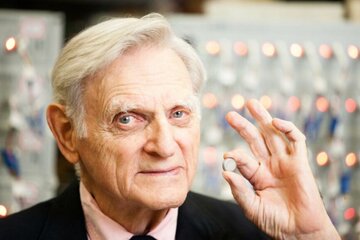 درگذشت پیرترین برنده جایزه نوبل/ خالق باتری‌های لیتیوم-یون
