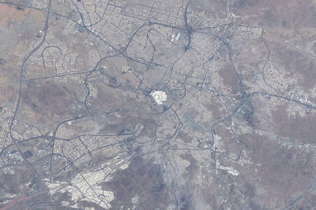 فضانورد اماراتی ثبت کرد/ نمای فضایی دیدنی از مکه به مناسبت روز عرفه/ عکس