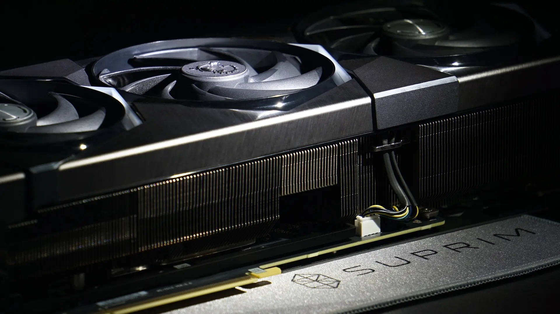 استفاده از کانکتورهای برق بهبود یافته انویدیا برای کارت
گرافیک RTX 4070