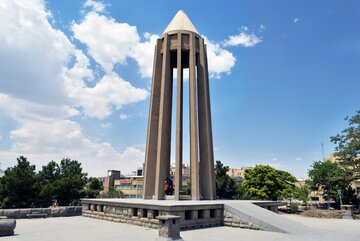 انتشار دانشنامه ابن سینا به ۵ زبان/ در میان این زبانها، فارسی به چشم نمیخورد!