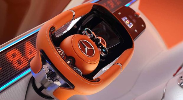 استفاده از فرمان مستطیلی Yoke در مرسدس بنز کلاس S و EQS