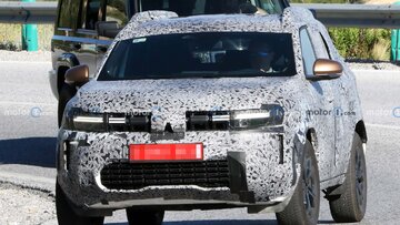 لباس جذابیت بر تن رنو داستر، کراساور محبوب آفرودی/ عکس