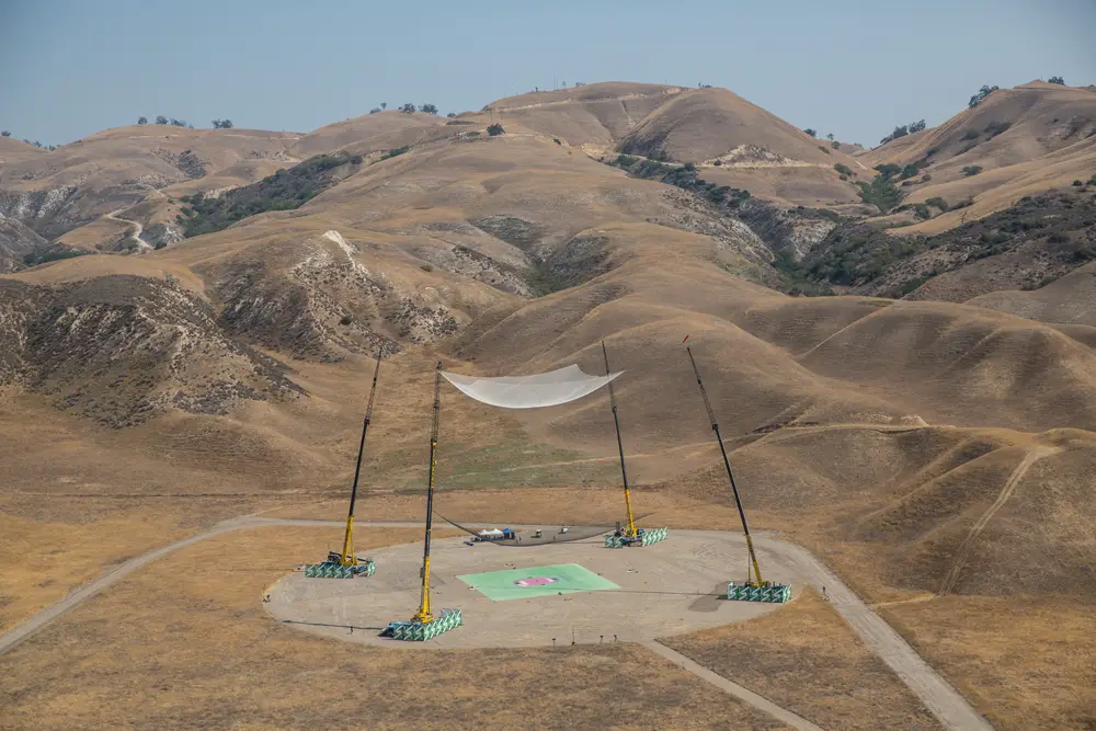 مردی که بدون چتر نجات از هواپیما پایین پرید!