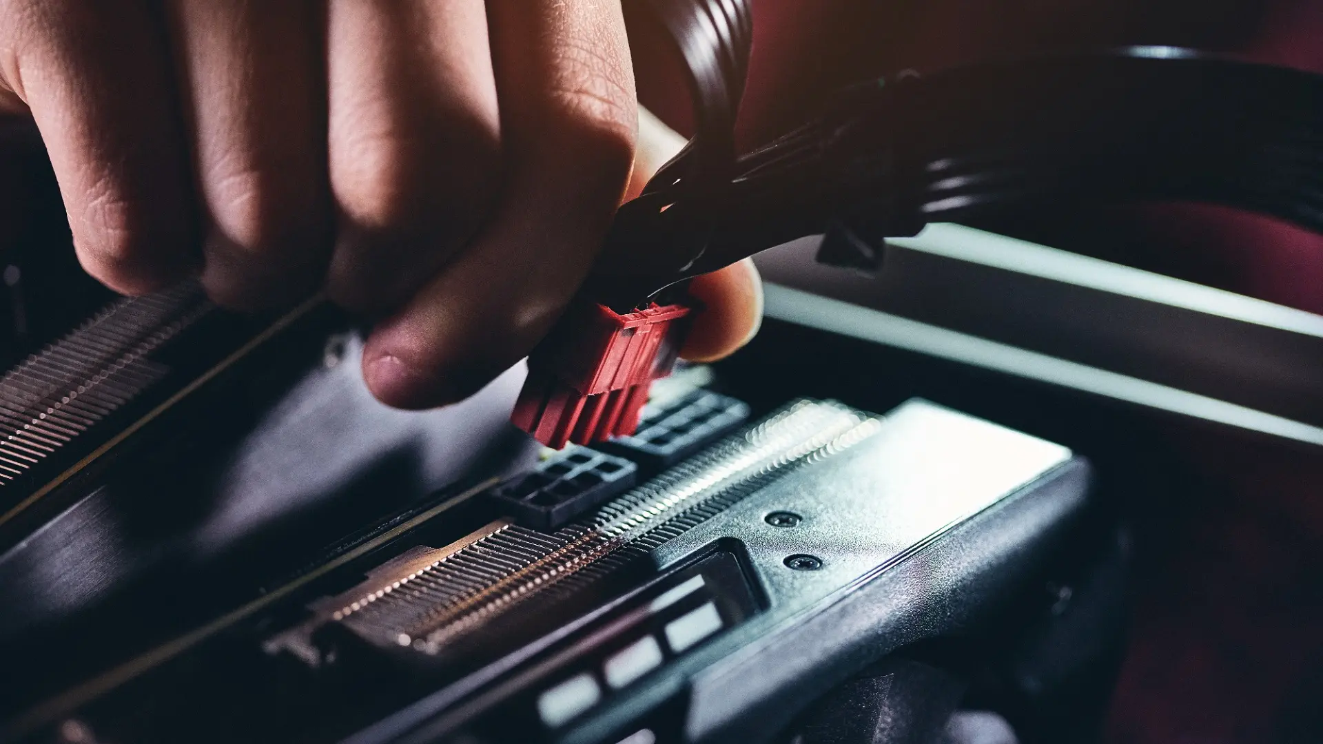 نسخه بهبودیافته کانکتور 12V-2×6 جایگزین 12VHPWR
می‌شود