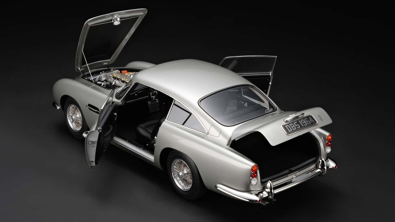 یک میلیارد تومان؛ قیمت ماشینی که حتی نمیتوانید سوارش شوید!/ عکس