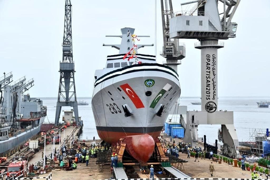 اردوغان از ناوگان جنگیاش پرده برداشت/عکس