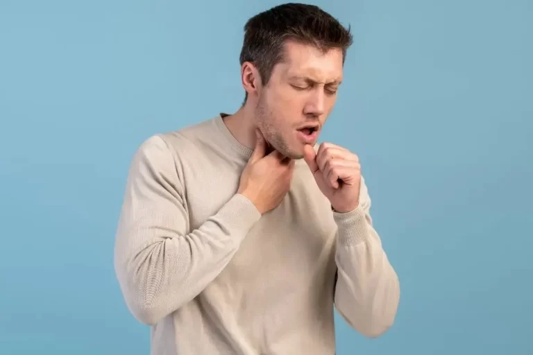 درمان سرفه خشک؛ راهکارهای خانگی ساده‌ای که می‌توانید امتحان
کنید