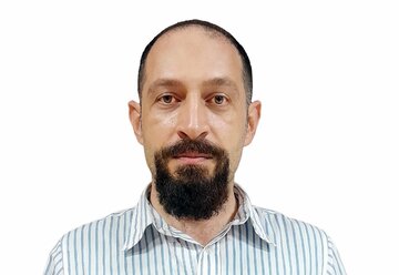 رباتها دست تکان میدهند