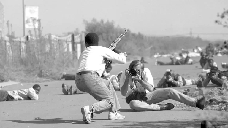 معرفی مستند War Photographer | روایت بهترین عکاس جنگ