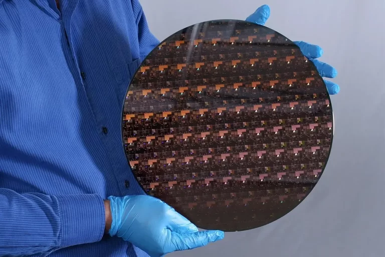 چرا در ساخت تراشه‌ها از سیلیکون استفاده می‌شود؟
