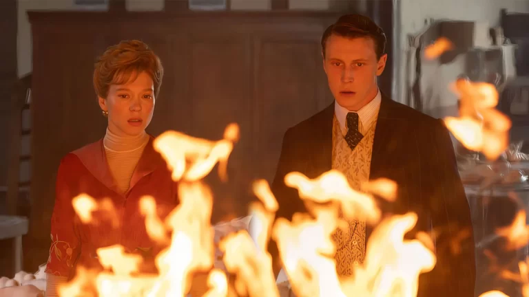 چهره نگران لئا سیدو در پوستر فیلم The Beast