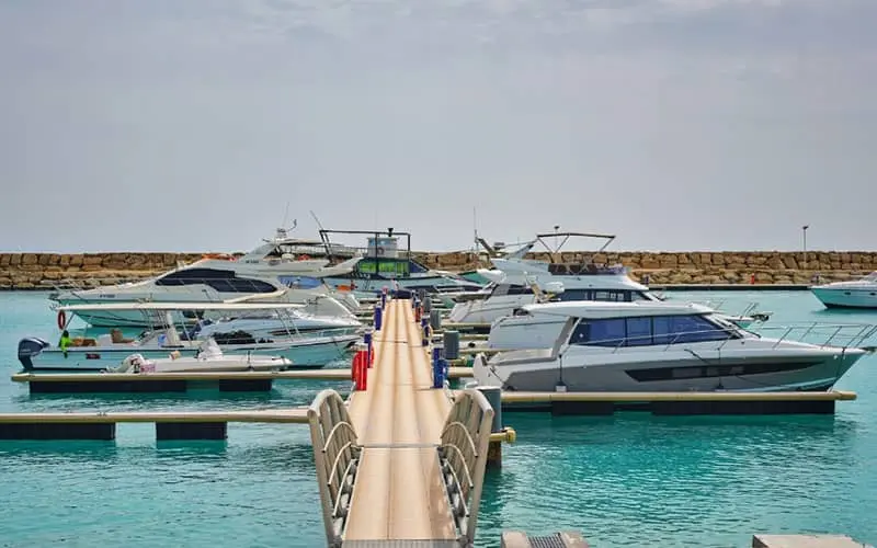 کشتی های تفریحی در اسکله