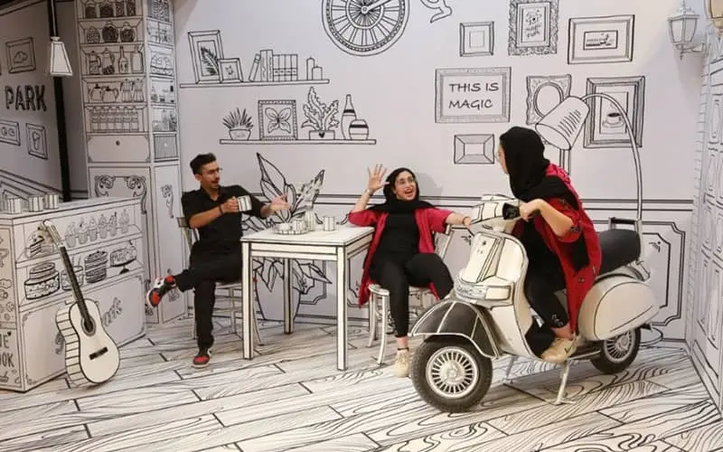 اتاق موضوعی با حضور دو زن و یک مرد